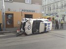 Neslyící ena v Plzni narazila do vozu mstské policie jedoucího k zásahu....