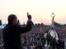Erdogan promlouvá k lidem v Istanbulu (15. ervence 2017)