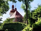 ervená stecha kostela v Rokytnici na Orlicí pedznamenává návrat do...