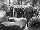 Prezident Václav Havel odhalil pomník romským obtem 2. svtové války v Letech...