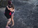 Poáry v Kanad spálily na popel domovy tisíc lidí. ena s malou dcerou na...