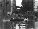 Ulice Hanáckého pluku v Olomouci zatopená pi povodni v ervenci roku 1997