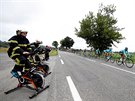 I francouztí hasii podporují projídjící Tour de France.