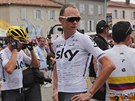 Cyklisté Sky i s Chrisem Froomem (druhý zprava) na startu tinácté etapy Tour...