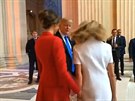 Trump bhem návtvy Francie ocenil i postavu Brigitte Macronové