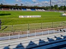 Pohled na hrací plochu fotbalového stadionu v hradeckých Malovicích (22. 6....