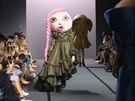 Módní pehlídka návrhá Viktor&Rolf s názvem Action Dolls
