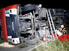 Na silnici mezi Mohelnicí a Libivou havaroval kamion, skonil pevrácený na...