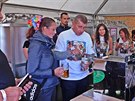 Andrej Babi epuje pivo na 28. ronku Slavnost svijanskho piva.