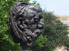 Plastov replika Smetanovy busty, kter nyn zmizela.