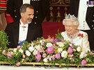 panlský král Felipe VI. a britská královna Albta II. na slavnostním banketu...