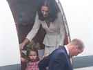 Vévodkyn Kate a princezna Charlotte pi výstupu z letadla (Varava, 17....