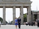 Vévodkyn Kate a princ William ped Braniborskou bránou (Berlín, 19. ervence...
