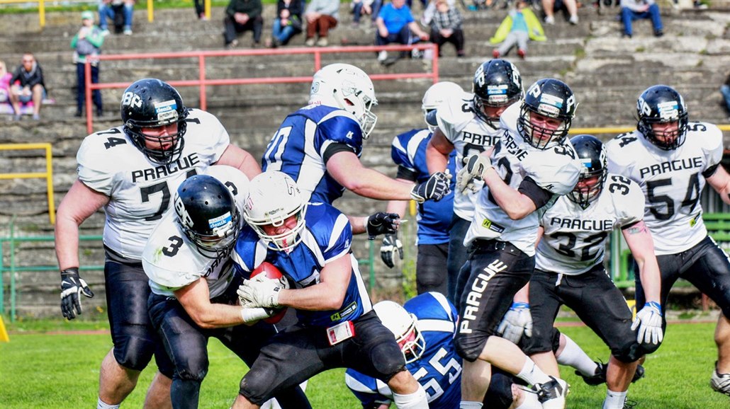 Utkání mezi Prague Black Panthers a Ostrava Steelers p�ineslo vyrovnaný fotbal