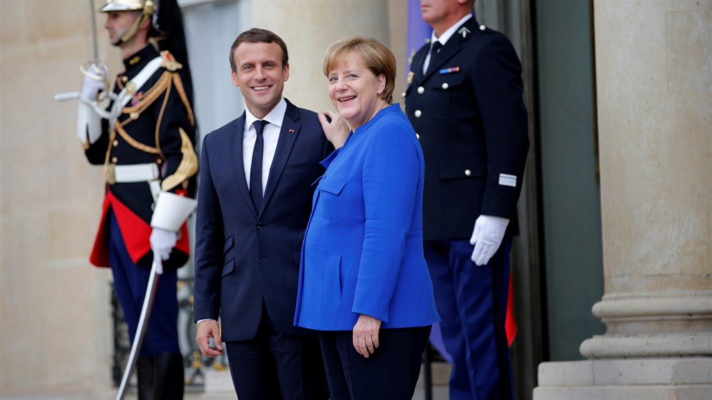 Angela Merkelová a Emmanuel Macron  (13. �ervence 2017)