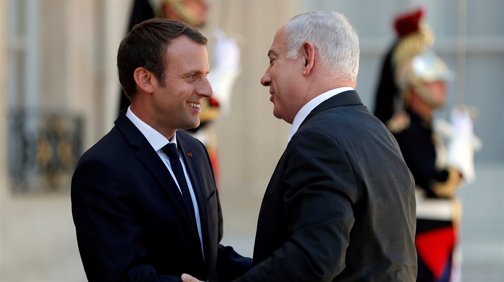 Emmanuel Macron se v neděli sešel s izraelským premiérem Benjaminem Netanjahuem...
