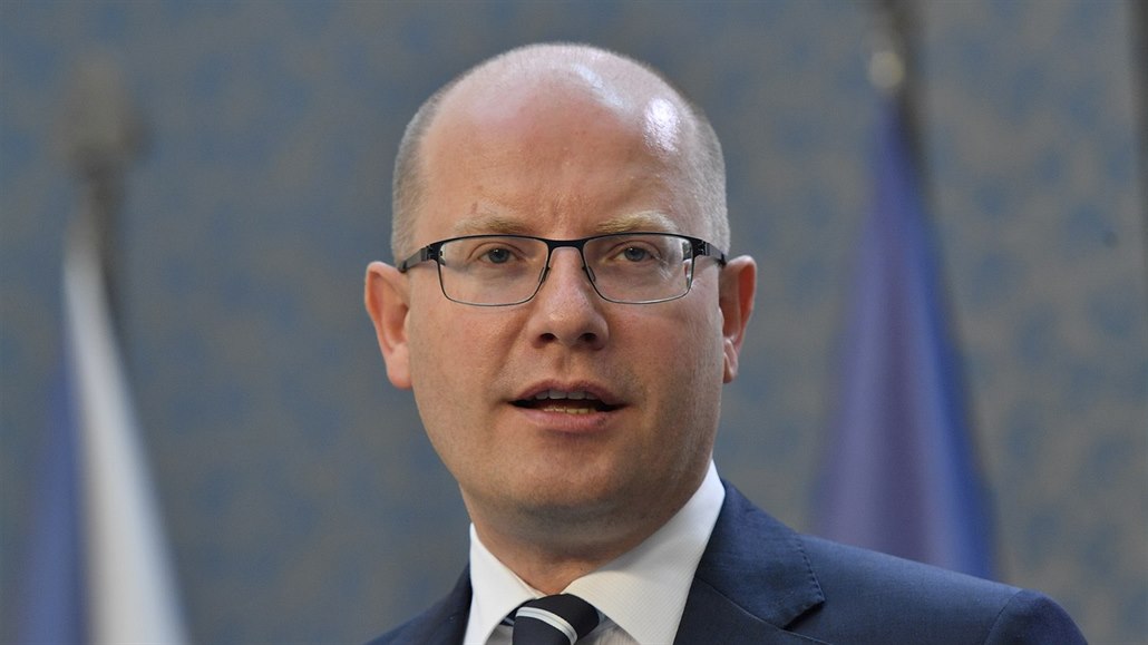 Premiér Bohuslav Sobotka na tiskové konferenci po jednání tripartity 17....