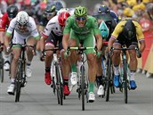 Marcel Kittel v zvrenm spurtu dest etapy Tour de France.