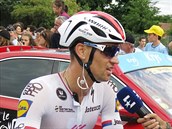 Zdenk tybar pi rozhovoru v cli dest etapy Tour de France.