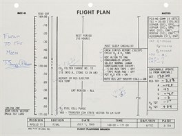 Letový plán Apolla 11 s poznámkami Neila Armstronga a Buzze Aldrina se na...