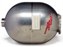 Z programu Apollo je tato nádrž s průměrem přes 100 cm z roku 1970, která byla...
