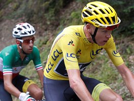 Chris Froome a za ním Fabio Aru během dvanácté etapy Tour de France.