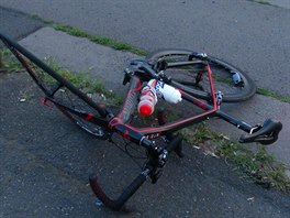 Opil mu nastoupil do auta a cestou srazil cyklistu (11.7.2017)