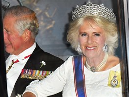 Britský princ Charles a jeho manželka Camilla přijíždějí na slavnostní banket u...