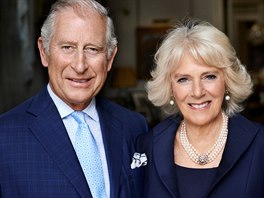 Princ Charles a jeho manželka Camilla na snímku fotografa Maria Testina...