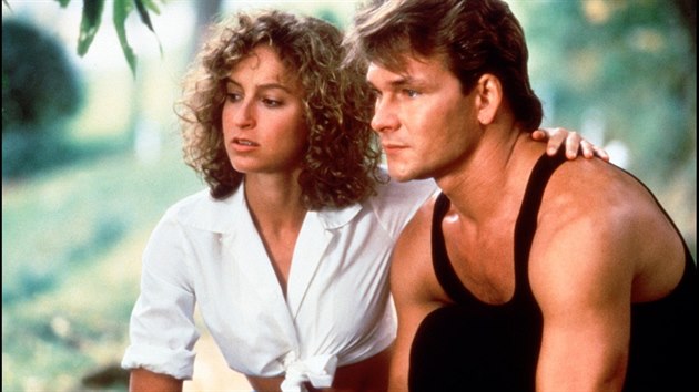 atnk z hudebn romance Hn tanec (1987) je vlastn docela jednoduch: bl koile a topy, modr dny a pastelov aty pro Baby (Jennifer Greyov), ern tlka a pilhav trika pro tanenho instruktora Johnnyho (Patrick Swayze). Prv tahle minimalistick garderoba je vak dnes stejn legendrn jako samotn film.