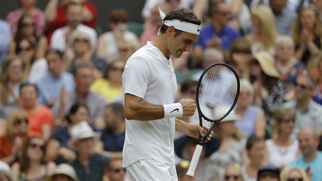 Roger Federer kr za osmm vtzstvm ve Wimbledonu.