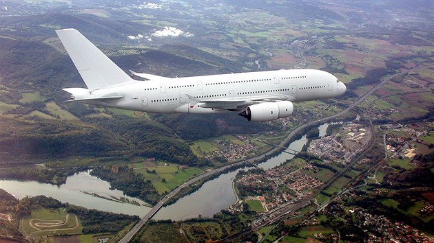 Nov dopravn letadlo Airbus A380 stoj v pepotu vce ne 8 miliard K.