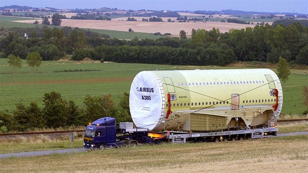 Jednotliv sti dopravnho letadla Airbus A380 se vyrbj po celm svt. K finlnmu sestaven se svej na montn linku (takzvanou FLA) u francouzskho Toulouse.
