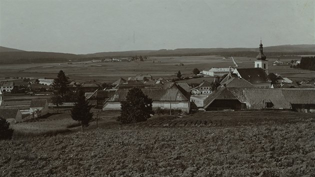 Pohled na Doln Vltavici ne ji zatopila Lipensk pehrada.