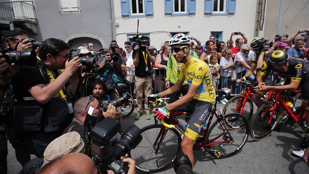 Fabio Aru na startu tinct etapy Tour de France.