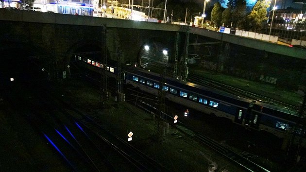 Na praskm hlavnm ndra srazil vlak mue (11.7.2017).