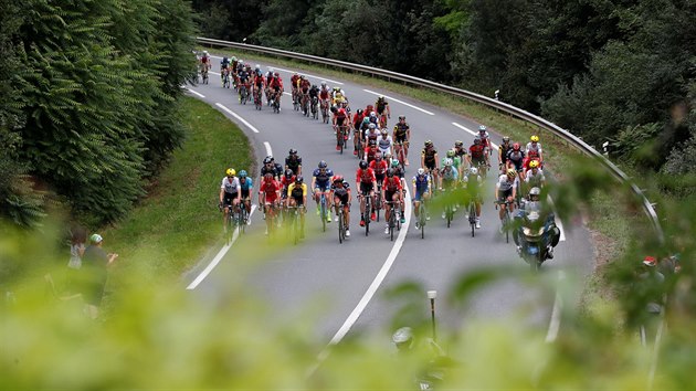 Momentka z dest etapy Tour de France.