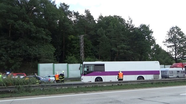 Nehoda zastavila autobusy vzesk sluby pi pevozu vz (18.7.2017)