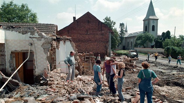 Zničené Troubky na Přerovsku po povodních v roce 1997.