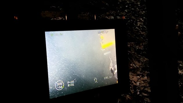 Chvíle, kdy policejní podvodní robot narazil v hloubce téměř dvou set metrů na polský stroj z loňského rekordního ponoru.