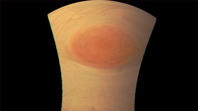 Snímek Velké rudé skvrny na Jupiteru po úpravách barvy, úrovní a křivek (channel curves).
