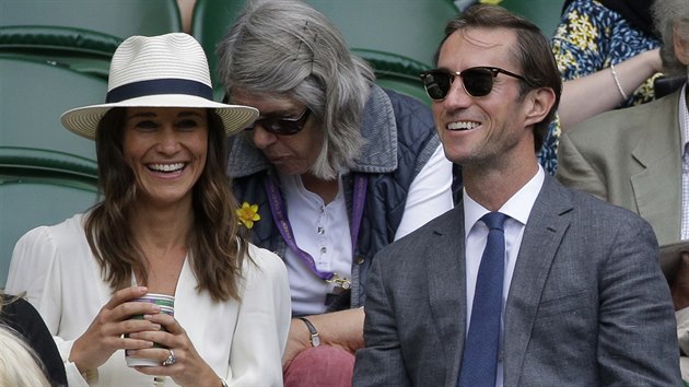 Pippa Middletonov a James Matthews na Wimbledonu (Londn, 14. ervence 2017)