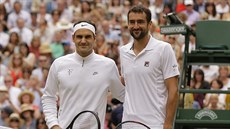 ZA OBHAJOBOU. Loský triumf na Wimbledonu patil i pro Rogera Federera k nejemotivnjím chvílím kariéry. Letos je zase favoritem.