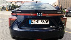 Toyota Mirai je první sériov vyrábný automobil na vodík, který se dá koupit.