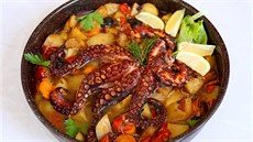 Jedna z parádních chorvatských delikates: chobotnice připravená pod pekou