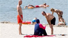 Muslimské plavky budí v esku rozruch, ukázal test MF DNES na Máchov jezee...