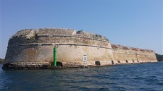 Pevnost Sv. Mikuláe nedaleko chorvatského ibeniku. Pohled na pední ípovitou...