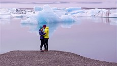 Tradiní sled spolených ivotních krok islandského páru je následující: sex,...
