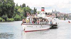 Parník Vy�ehrad je nejstar�í a nejv�t�í na Vltav�
