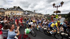 Momentka z desáté etapy Tour de France.